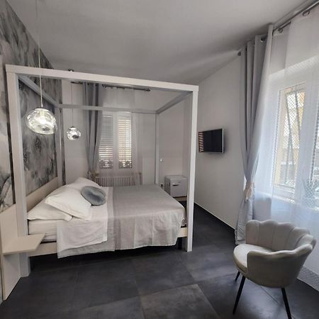 B&B Central Vasto Luaran gambar
